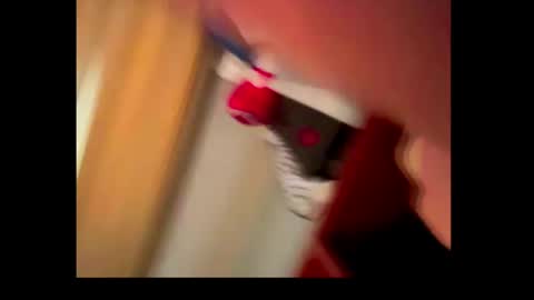 clementine75009 online show from April 4, 2026, 11:51 am