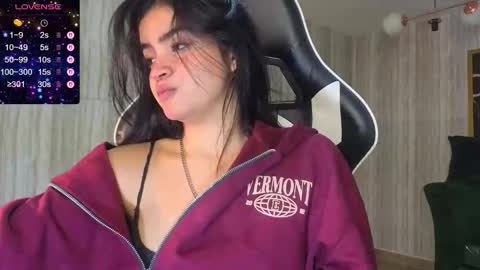 Clementine online show from November 23, 2025, 1:22 pm