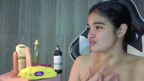 Clementine online show from November 28, 2025, 1:03 pm