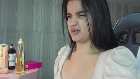 Clementine online show from November 29, 2025, 1:25 pm