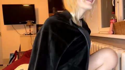 Jenny online show from October 25, 2025, 5:51 pm