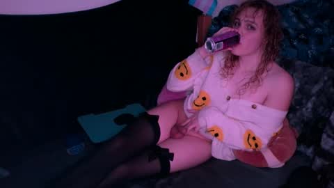 clemie32677 online show from November 25, 2025, 10:43 pm