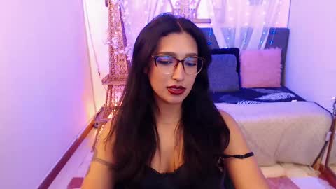 Cleo  online show from September 15, 2025, 10:32 pm