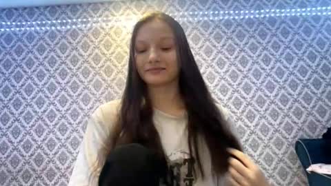 Cleo online show from December 2, 2025, 4:13 pm