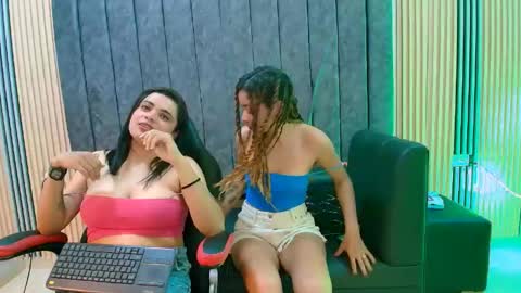 Snapshot of clerk_and_liss chatting on May 28, 2026, 2:47 pm clerk_and_liss online show from May 28, 2026, 2:47 pm