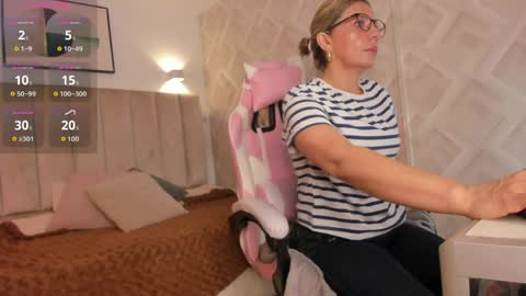 clhoe_johnson_ online show from April 4, 2026, 12:24 pm