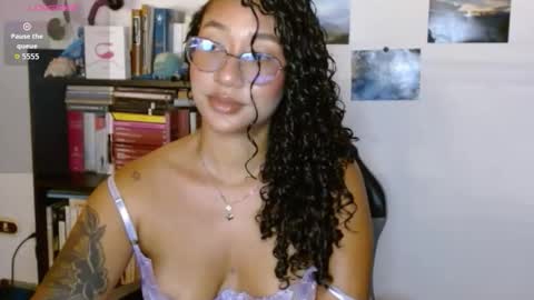 Clitia online show from November 6, 2025, 12:33 am