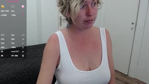 Snapshot of clittytastic chatting on October 16, 2025, 7:09 am Syl online show from October 16, 2025, 7:09 am