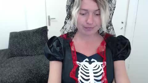 Snapshot of clittytastic chatting on October 28, 2025, 1:47 pm Syl online show from October 28, 2025, 1:47 pm