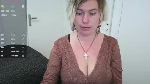 Snapshot of clittytastic chatting on December 1, 2025, 8:41 am Syl online show from December 1, 2025, 8:41 am