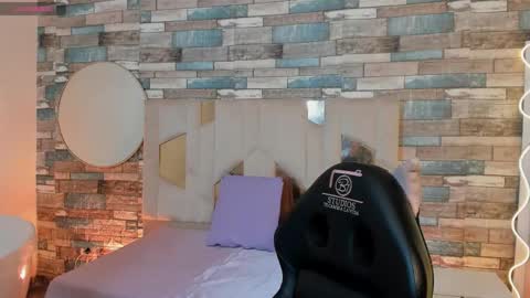 cloe_1tay online show from May 19, 2026, 3:35 am