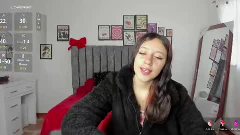 cloe_7 online show from June 28, 2026, 12:11 pm