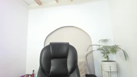 Cloe  online show from January 13, 2026, 2:22 pm