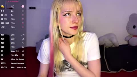  CLOE  online show from October 22, 2025, 11:04 pm