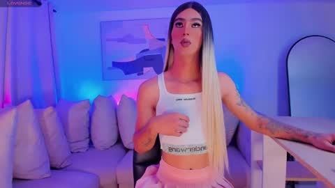 Snapshot of cloe_reminton_ chatting on January 4, 2025, 11:54 am CLOE REMINTON online show from January 4, 2025, 11:54 am