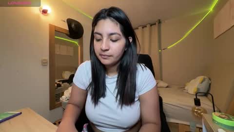 cloe small online show from December 23, 2025, 4:54 am