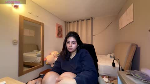 cloe small online show from February 23, 2026, 4:32 am