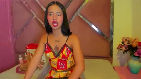 Snapshot of cloemorenti_ chatting on December 2, 2025, 12:43 pm CloeMorenti online show from December 2, 2025, 12:43 pm