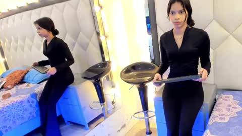 cloeygraweing online show from October 11, 2025, 4:27 pm