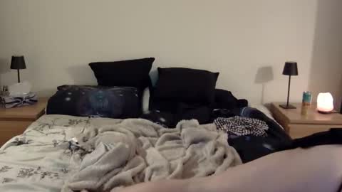 cloudy2025 online show from November 19, 2025, 3:06 am