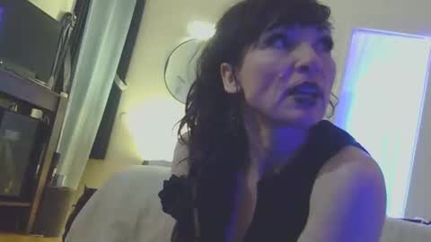 cloudy2025 online show from April 23, 2026, 1:51 am