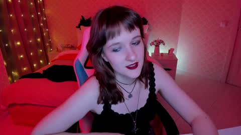 Snapshot of clover_red chatting on December 20, 2024, 6:45 pm Clover follow me online show from December 20, 2024, 6:45 pm
