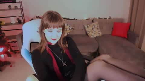 Snapshot of clover_red chatting on January 12, 2025, 2:52 pm Clover follow me online show from January 12, 2025, 2:52 pm