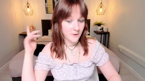Snapshot of clover_red chatting on February 5, 2025, 9:57 am Clover follow me online show from February 5, 2025, 9:57 am
