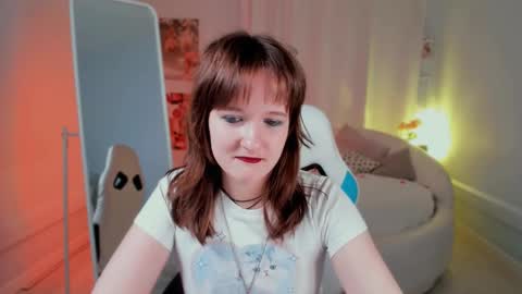 Snapshot of clover_red chatting on February 18, 2025, 2:16 pm Clover follow me online show from February 18, 2025, 2:16 pm