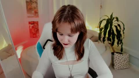 Snapshot of clover_red chatting on February 23, 2025, 2:04 pm Clover follow me online show from February 23, 2025, 2:04 pm