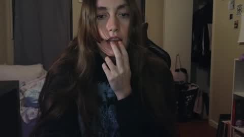 Snapshot of clover_tully chatting on December 22, 2024, 9:33 am Clover online show from December 22, 2024, 9:33 am