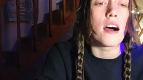 Snapshot of clover_tully chatting on January 10, 2025, 10:36 pm Clover online show from January 10, 2025, 10:36 pm