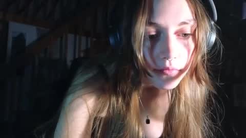 Snapshot of clover_tully chatting on January 16, 2025, 8:11 am Clover online show from January 16, 2025, 8:11 am