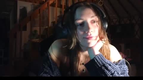 Snapshot of clover_tully chatting on January 23, 2025, 10:54 am Clover online show from January 23, 2025, 10:54 am