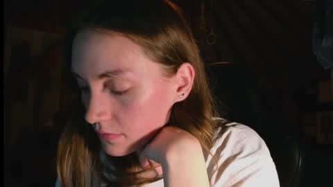Snapshot of clover_tully chatting on February 28, 2025, 7:48 am Clover online show from February 28, 2025, 7:48 am