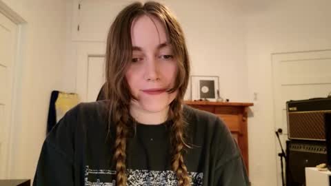 Clover online show from November 20, 2025, 3:28 am