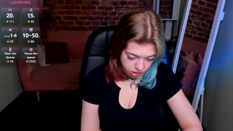 Snapshot of clown_princess chatting on April 24, 2026, 3:14 pm Lina online show from April 24, 2026, 3:14 pm
