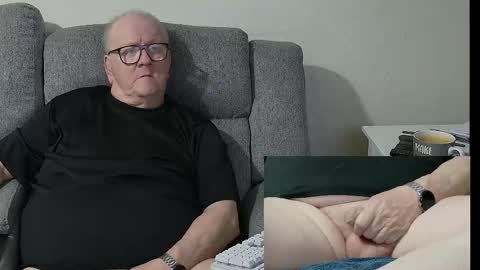 Snapshot of cockneymack51 chatting on September 25, 2025, 11:41 pm Charlie. online show from September 25, 2025, 11:41 pm