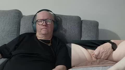 Snapshot of cockneymack51 chatting on November 6, 2025, 4:19 pm Charlie. online show from November 6, 2025, 4:19 pm