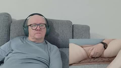 Snapshot of cockneymack51 chatting on November 23, 2025, 12:05 pm Charlie. online show from November 23, 2025, 12:05 pm