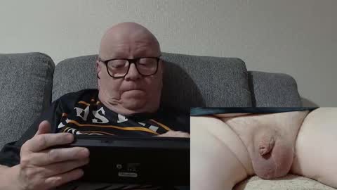 Snapshot of cockneymack51 chatting on February 18, 2026, 1:12 am Charlie. online show from February 18, 2026, 1:12 am