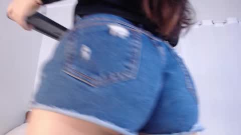 coconutt_oil online show from March 3, 2026, 9:48 am