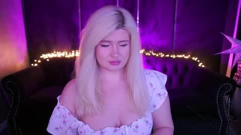 Snapshot of cocosecretss chatting on April 24, 2026, 7:00 am onlyfans amyleyy online show from April 24, 2026, 7:00 am