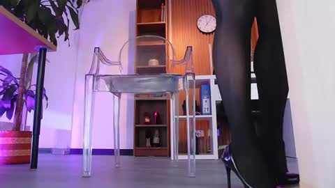 Snapshot of colete_milf chatting on June 24, 2026, 12:04 pm Samantha online show from June 24, 2026, 12:04 pm