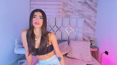 Snapshot of colett_hall chatting on June 4, 2026, 12:00 pm colett online show from June 4, 2026, 12:00 pm