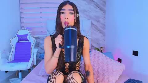 Snapshot of colett_hall chatting on June 7, 2026, 11:58 am colett online show from June 7, 2026, 11:58 am