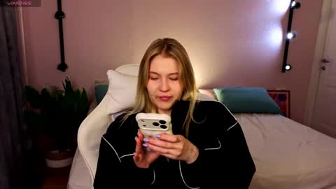 Collen Mon Tue Wed Thu Fri GMT 3 0300am - 0900am  online show from April 12, 2026, 4:45 pm