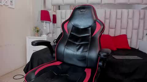 college_muscle_ass online show from October 1, 2025, 1:39 pm