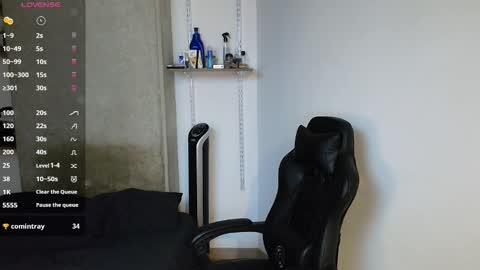 colombianmuscle8 online show from January 17, 2026, 12:04 am