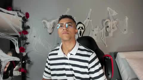 colstorw_ online show from October 30, 2025, 10:38 am